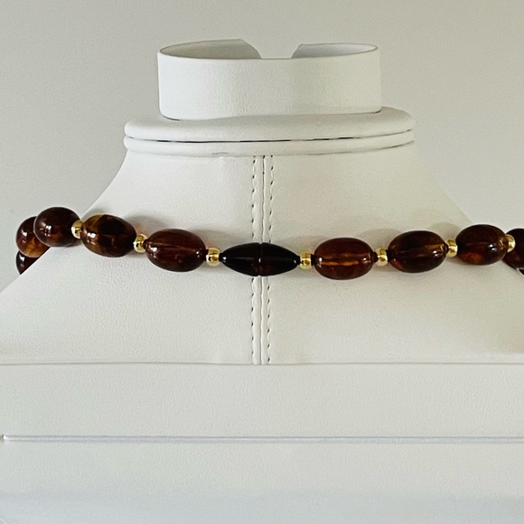 Avon, Vintage 80's Turtle Bay Tortoise and Gold Tone Beaded Necklace - Picture 8 of 13